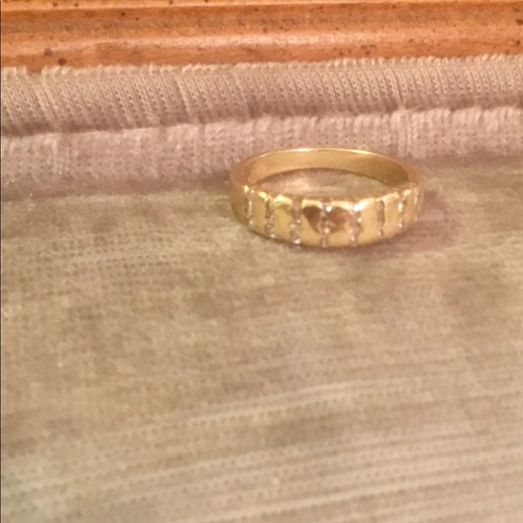 Gold & Diamond Ring - Picture 2 of 7